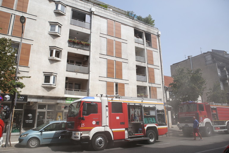 Pžar u zgradi u Karađorđevoj