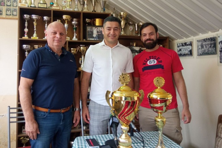 Rodoljub Paunovic sa saradnicima (foto: Slobodan Gligorić)