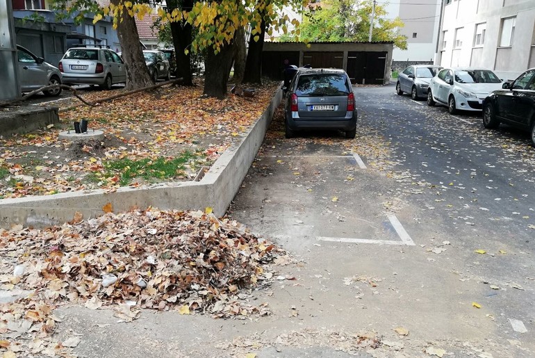 Parking u Karađorđevoj (foto: Kolubarske.rs)