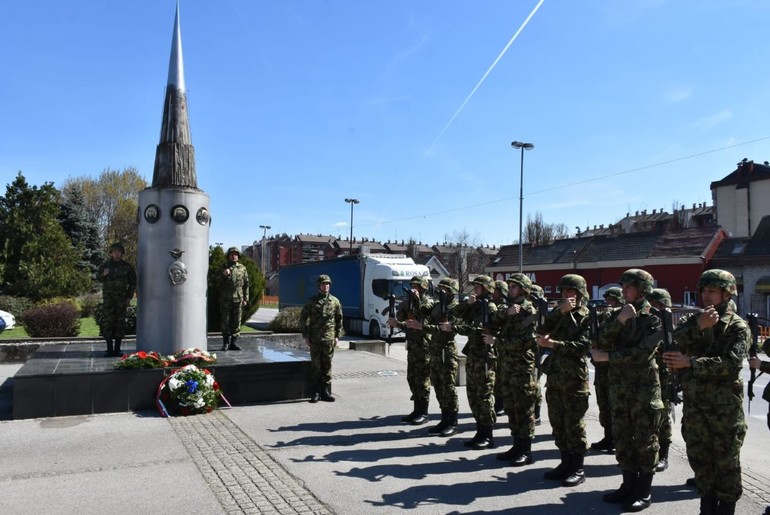 Polaganje venaca i cveća (foto: www.valjevo.rs)