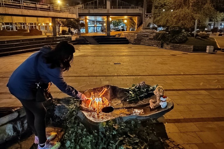 Cveće i sveće za stradale (foto: Kolubarske.rs)