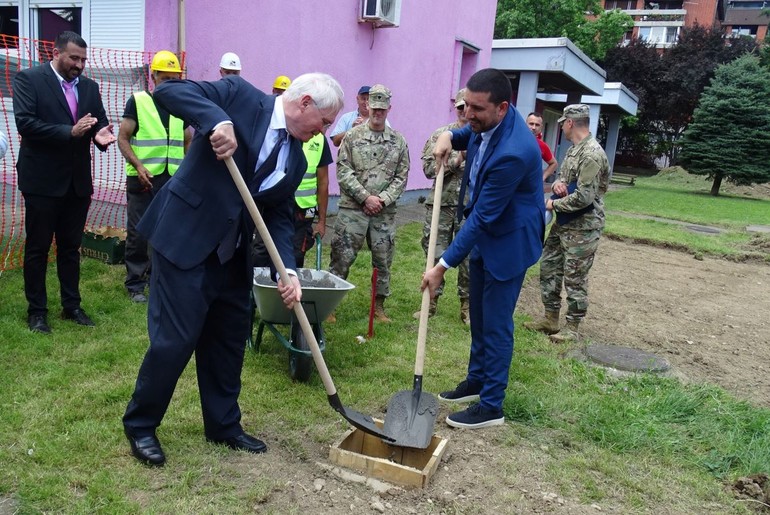 Hil i Gojković položili kamen temeljac (foto: Kolubarske.rs)