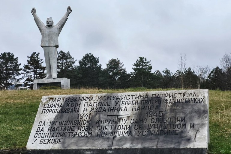 Spomenik borcima revolucije  (foto: Kolubarske.rs)