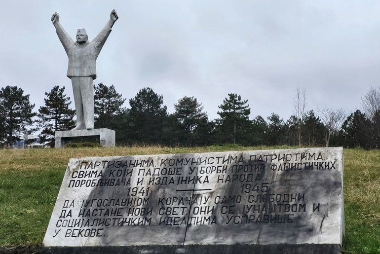 Spomenik borcima revolucije (foto: Kolubarske.rs)