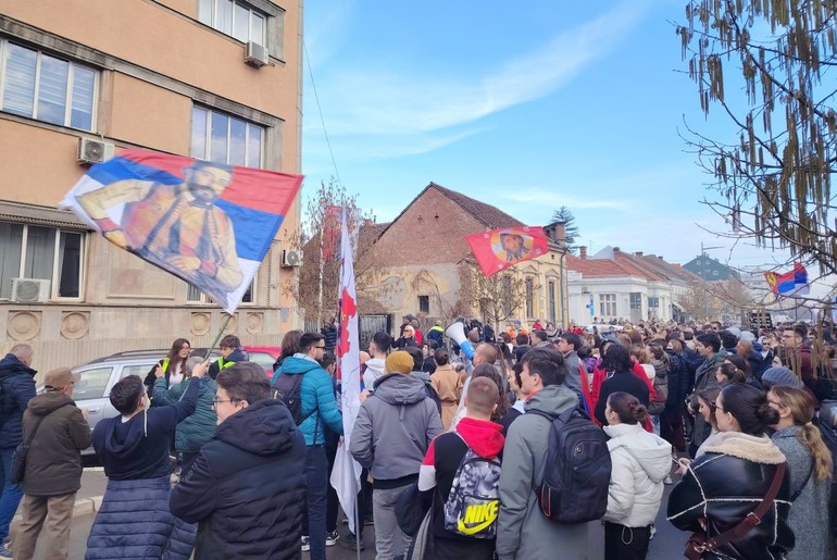 Protest ispred Školske uprave (ilustracija) (foto: Kolubarske.rs)
