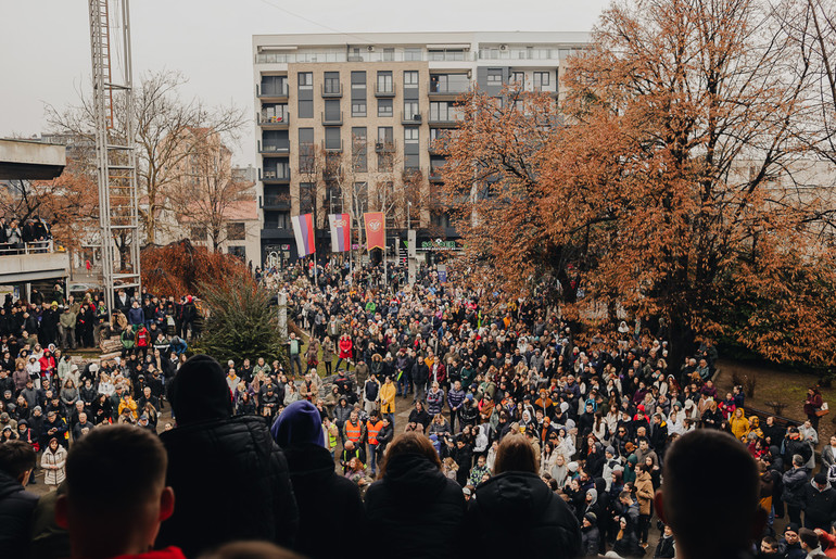 Građani na Gradskom trgu (ilustracija) (foto: Đorđe Đoković)