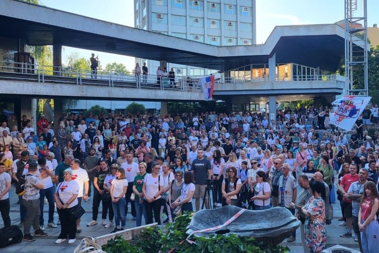 Protest na Gradskom trgu (foto: Kolubarske.rs)